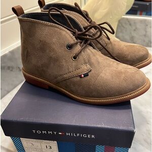 Boy’s Tommy Hilfiger Michael Chukka boots